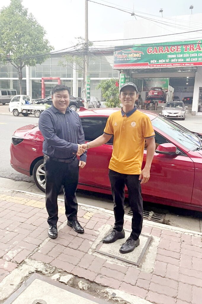 lái xe đưa người say về nhà